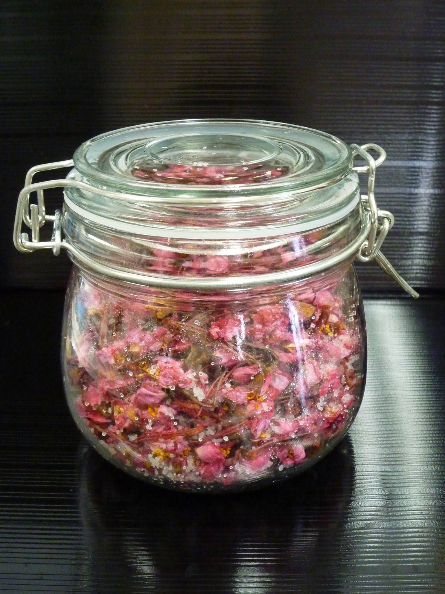 桜の花を塩漬けにしてみました。風味を味わう『桜茶』昔におめでたいお ...