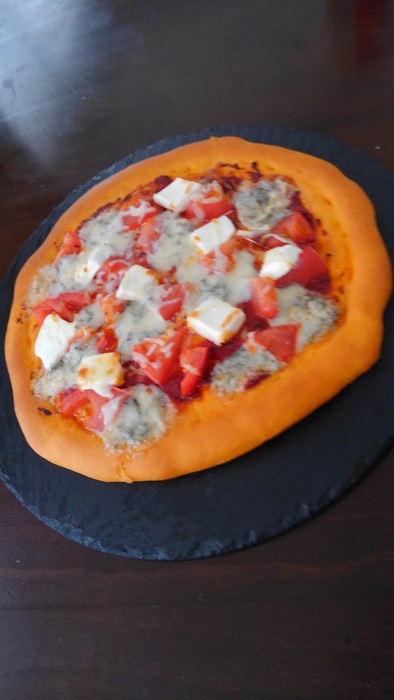 トマト生地のピザ Kagome
